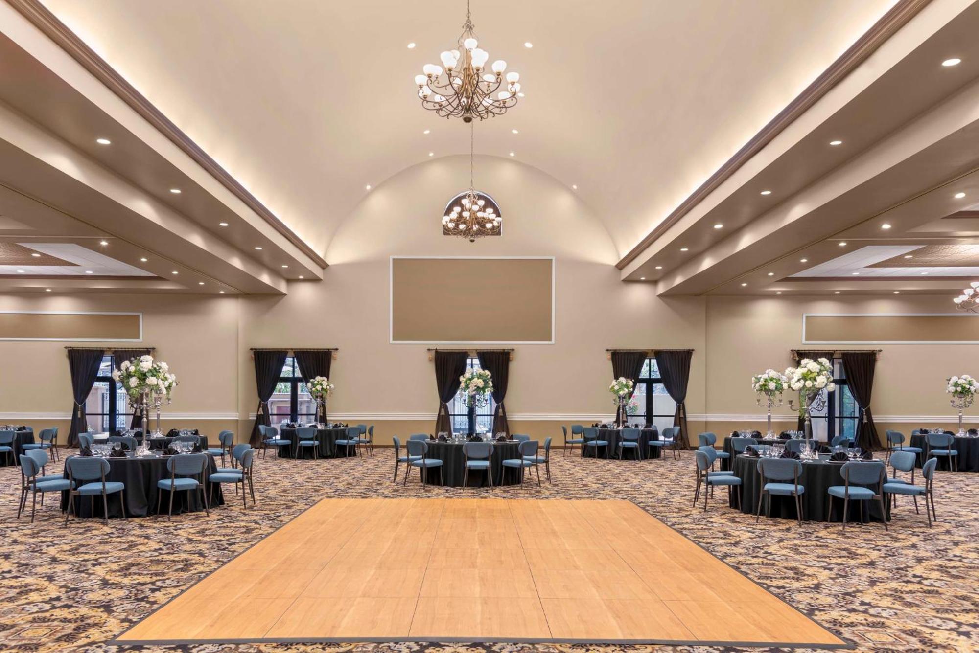 Doubletree By Hilton Phoenix-Gilbert Exterior photo