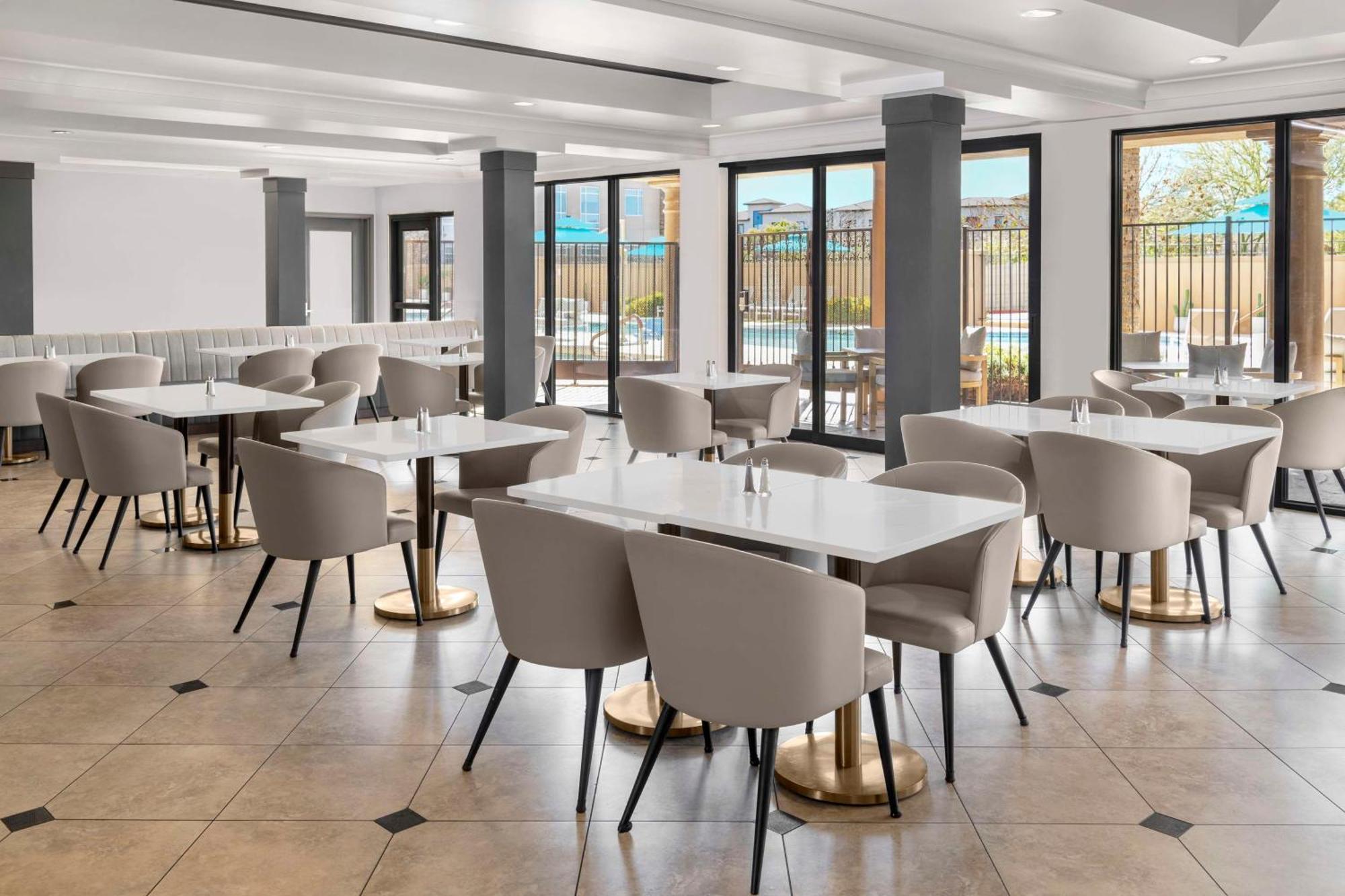 Doubletree By Hilton Phoenix-Gilbert Exterior photo
