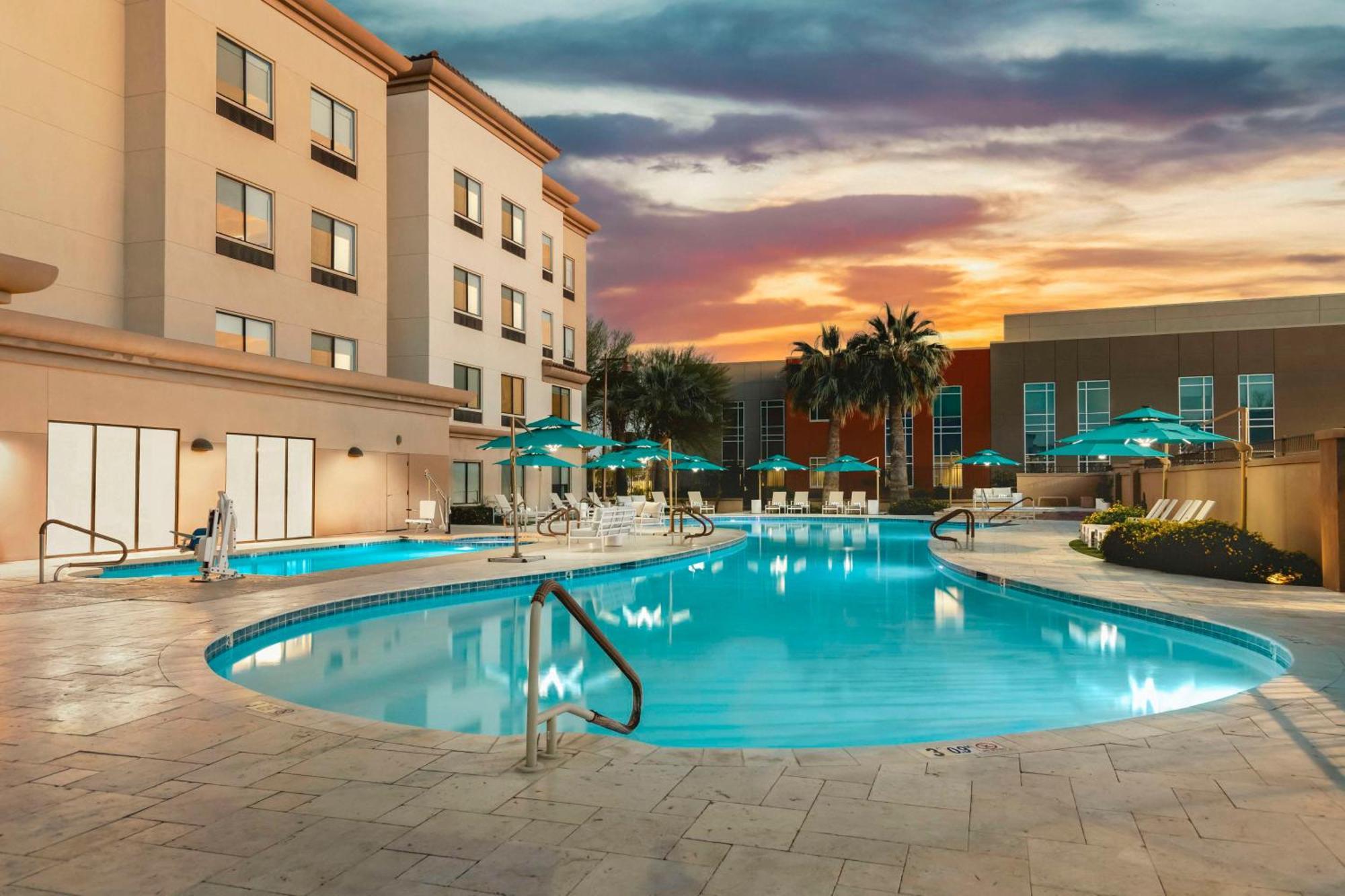 Doubletree By Hilton Phoenix-Gilbert Exterior photo