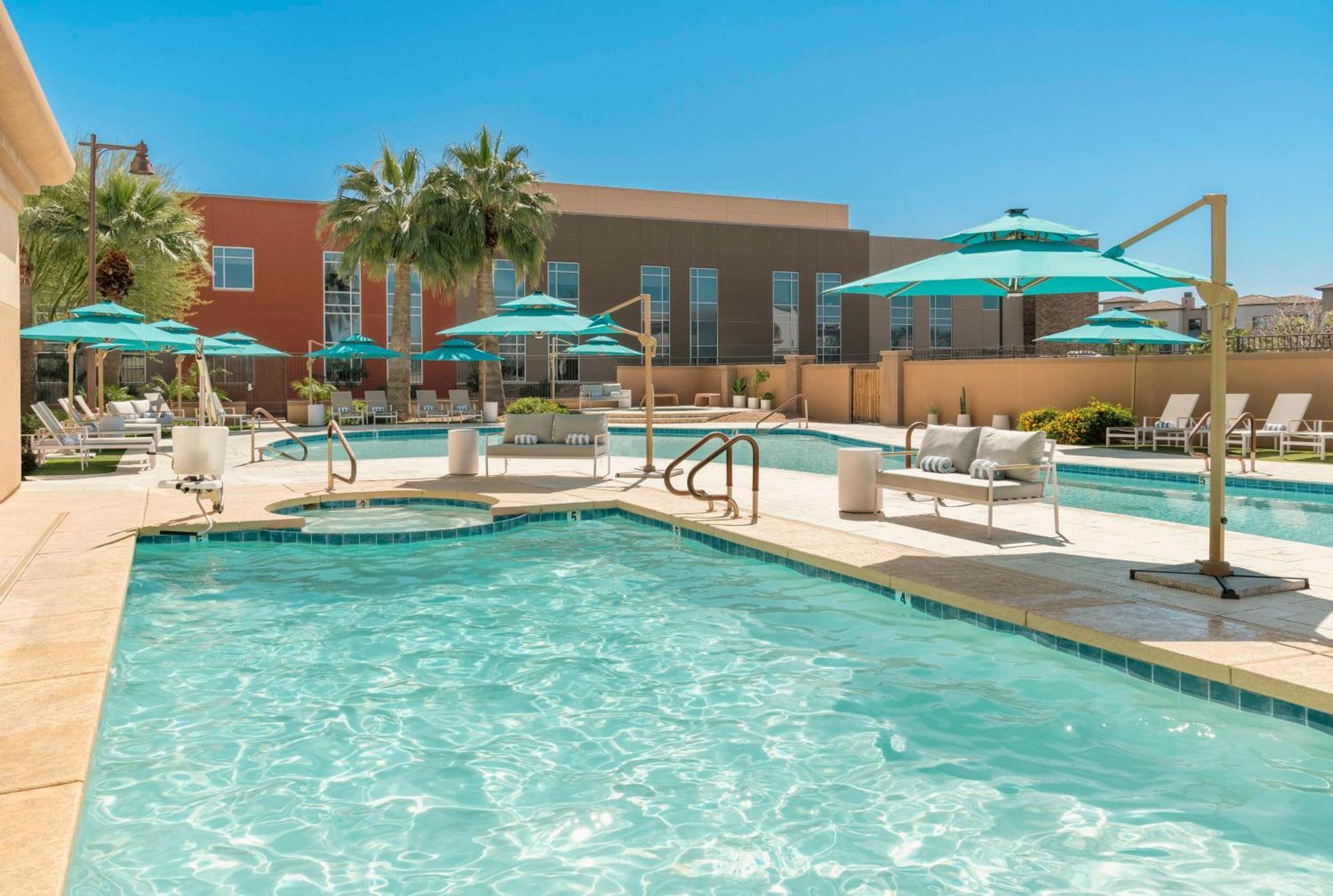 Doubletree By Hilton Phoenix-Gilbert Exterior photo
