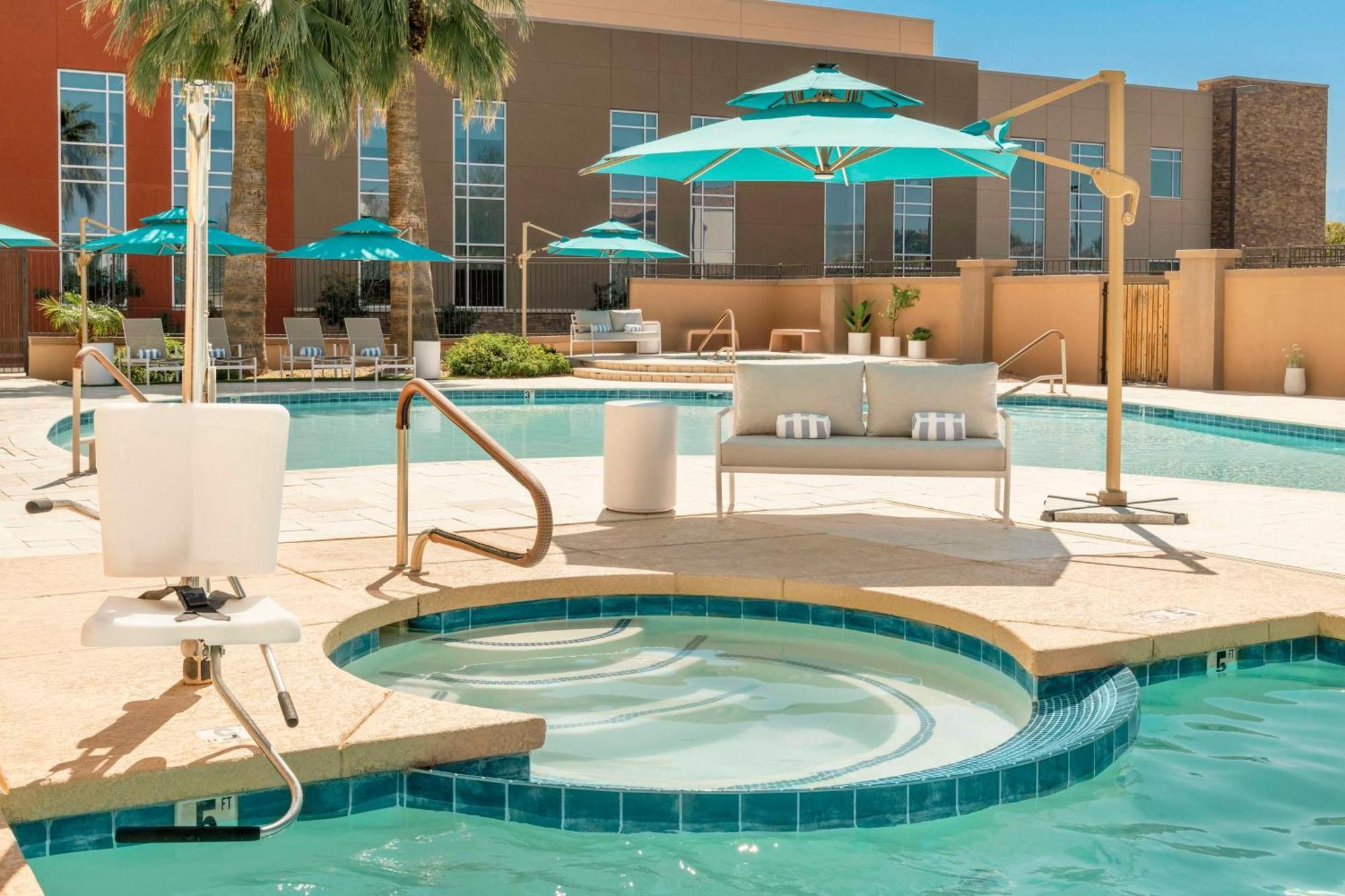 Doubletree By Hilton Phoenix-Gilbert Exterior photo
